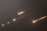 长兴伊朗以导弹齐射回应以色列的大规模袭击